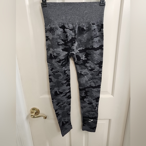 Gymshark Gray/black Camo Print Leggings Size Med - Picture 2 of 6